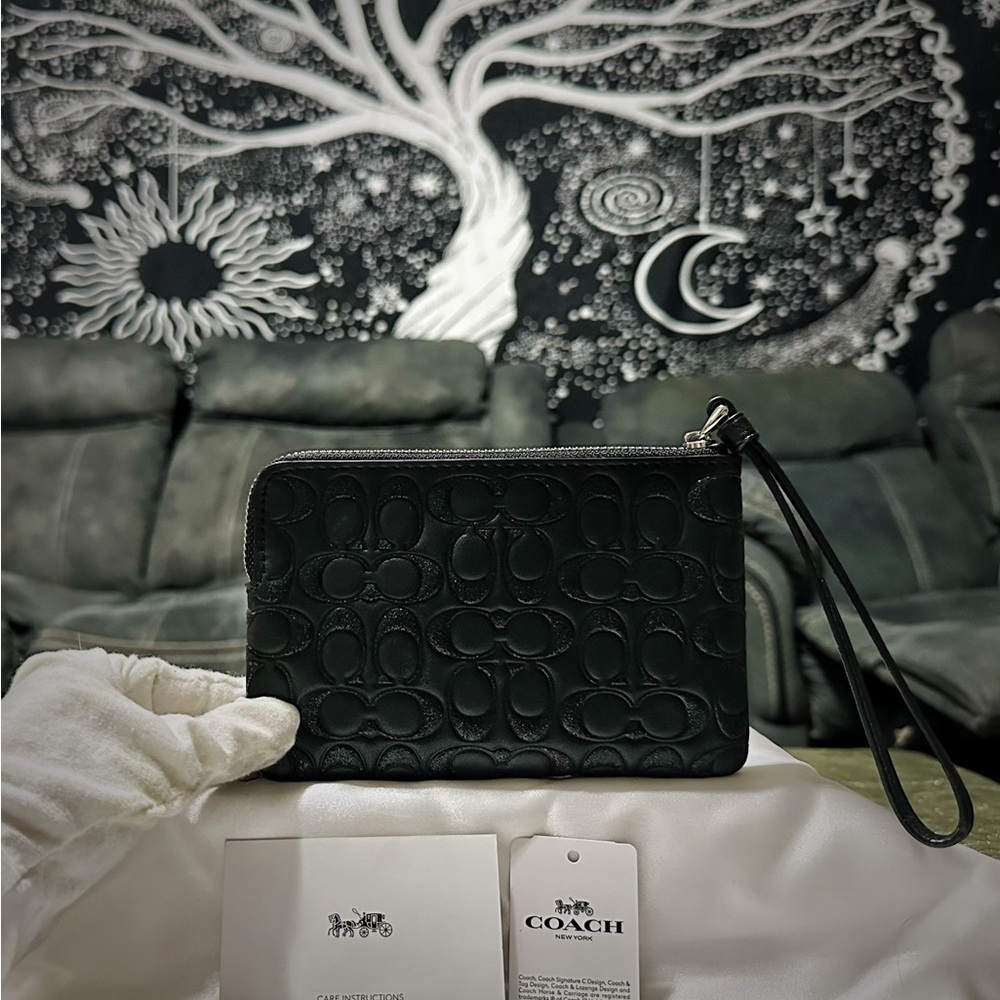 Coach Embossed Black Wristlet new without tags - Picture 9 of 17